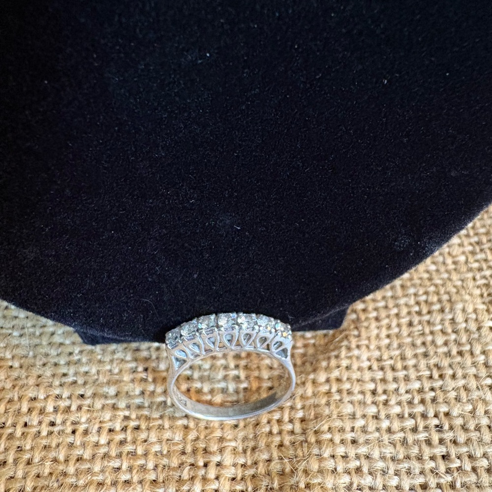 Sterling Silver Cubic Zirconia Ring size 6 - Picture 6 of 7